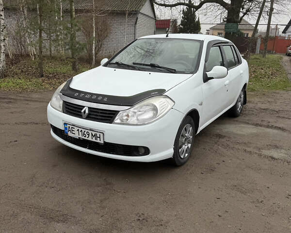 Белый Рено Симбол, объемом двигателя 1.39 л и пробегом 268 тыс. км за 3350 $, фото 1 на Automoto.ua