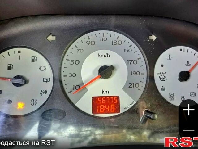 Бежевый Рено Симбол, объемом двигателя 1.4 л и пробегом 200 тыс. км за 3000 $, фото 1 на Automoto.ua