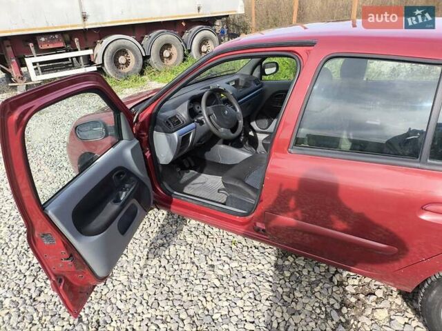 Красный Рено Симбол, объемом двигателя 1.39 л и пробегом 115 тыс. км за 2600 $, фото 1 на Automoto.ua