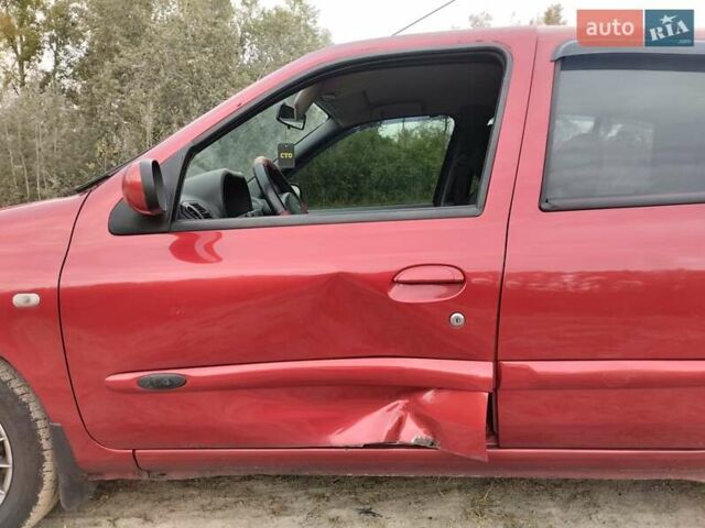Красный Рено Симбол, объемом двигателя 1.39 л и пробегом 380 тыс. км за 2200 $, фото 1 на Automoto.ua