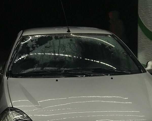 Серый Рено Симбол, объемом двигателя 1.5 л и пробегом 277 тыс. км за 4500 $, фото 1 на Automoto.ua