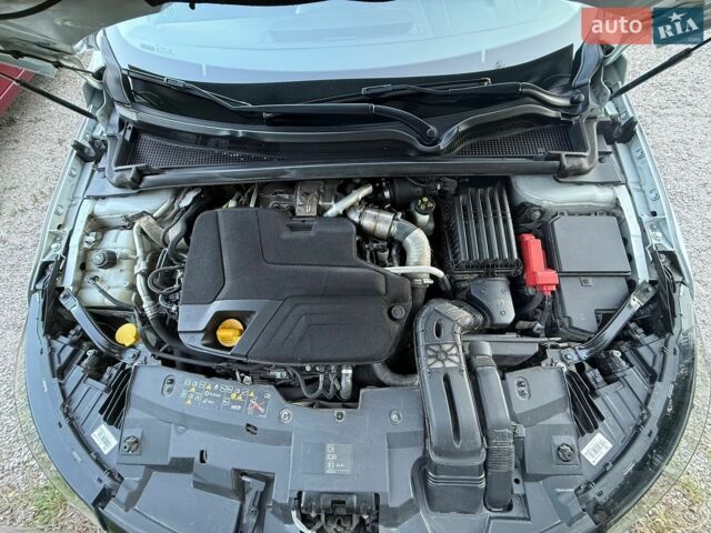 Білий Рено Talisman, об'ємом двигуна 2 л та пробігом 141 тис. км за 25700 $, фото 1 на Automoto.ua