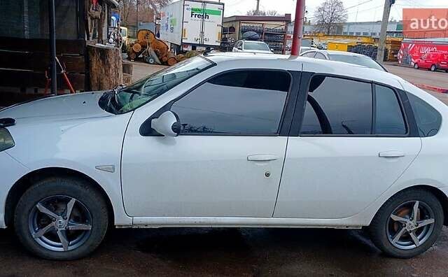 Білий Рено Талія, об'ємом двигуна 1.1 л та пробігом 305 тис. км за 4600 $, фото 1 на Automoto.ua