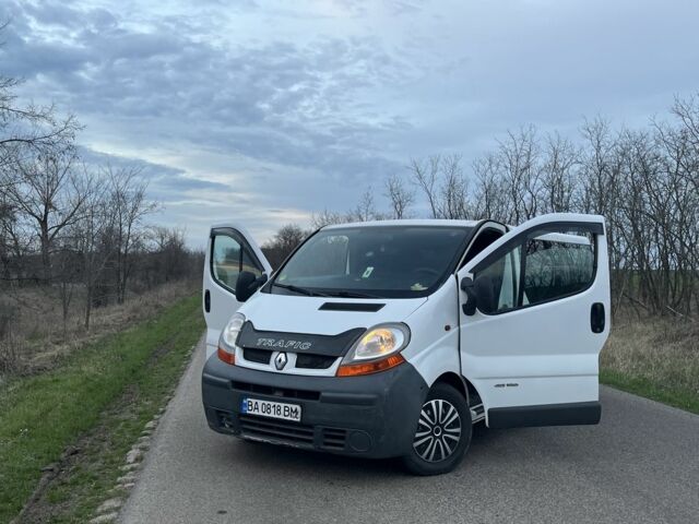 Белый Рено Трафик, объемом двигателя 2.5 л и пробегом 340 тыс. км за 6000 $, фото 1 на Automoto.ua