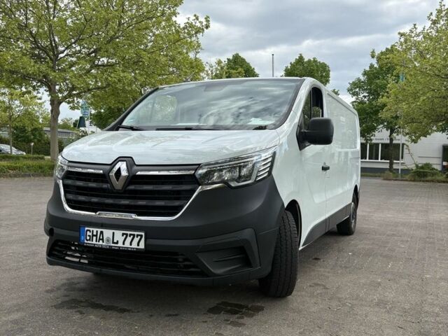 Белый Рено Трафик, объемом двигателя 2 л и пробегом 153 тыс. км за 15508 $, фото 1 на Automoto.ua