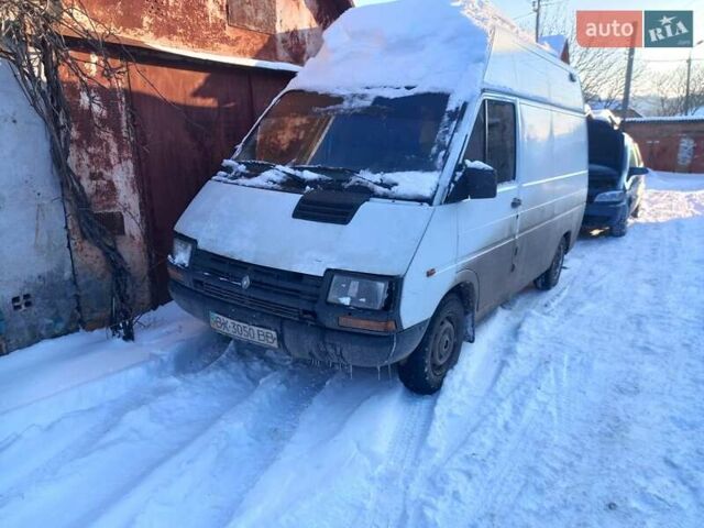 Білий Рено Трафік, об'ємом двигуна 0 л та пробігом 500 тис. км за 500 $, фото 1 на Automoto.ua