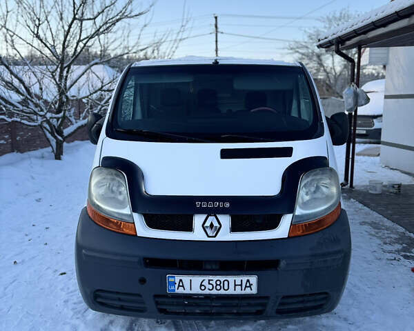 Белый Рено Трафик, объемом двигателя 1.9 л и пробегом 500 тыс. км за 6000 $, фото 1 на Automoto.ua