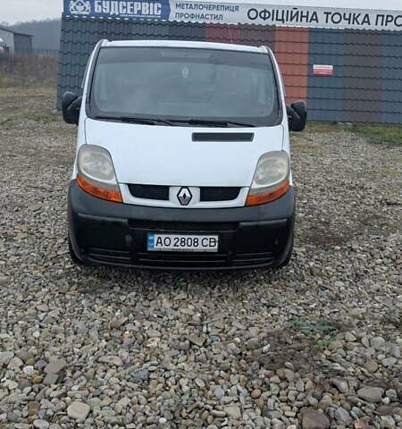 Белый Рено Трафик, объемом двигателя 1.87 л и пробегом 400 тыс. км за 4900 $, фото 1 на Automoto.ua