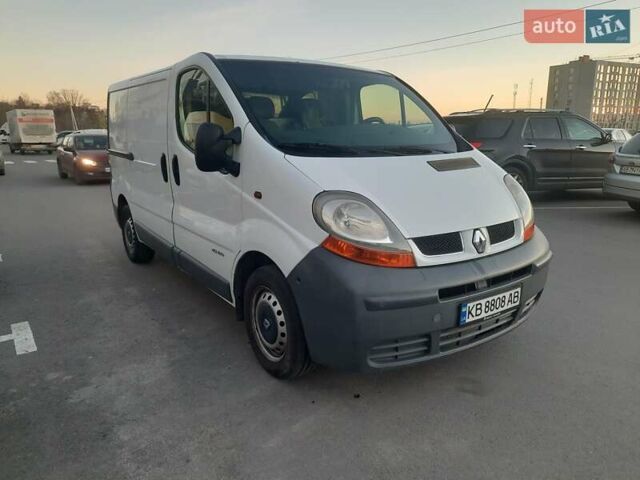 Белый Рено Трафик, объемом двигателя 1.9 л и пробегом 293 тыс. км за 5200 $, фото 1 на Automoto.ua