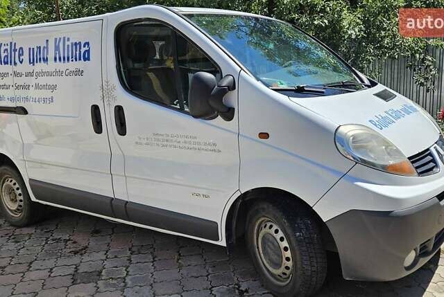 Белый Рено Трафик, объемом двигателя 2 л и пробегом 330 тыс. км за 8000 $, фото 1 на Automoto.ua