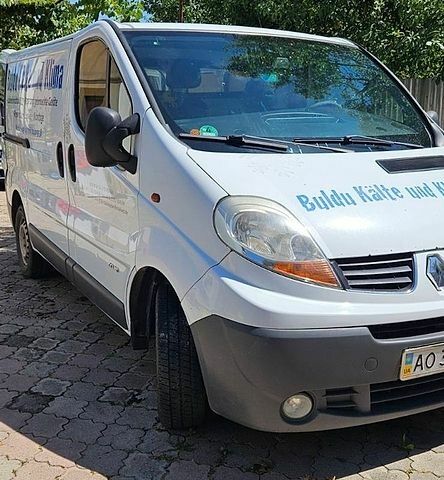 Белый Рено Трафик, объемом двигателя 2 л и пробегом 330 тыс. км за 7500 $, фото 1 на Automoto.ua