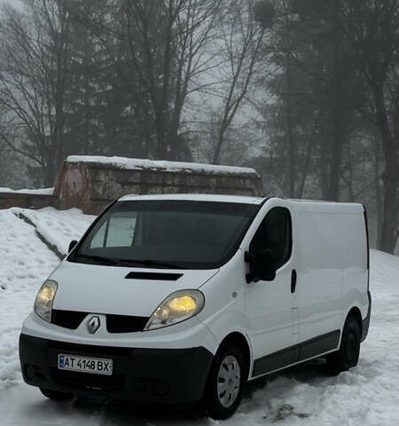 Белый Рено Трафик, объемом двигателя 2 л и пробегом 225 тыс. км за 6800 $, фото 1 на Automoto.ua