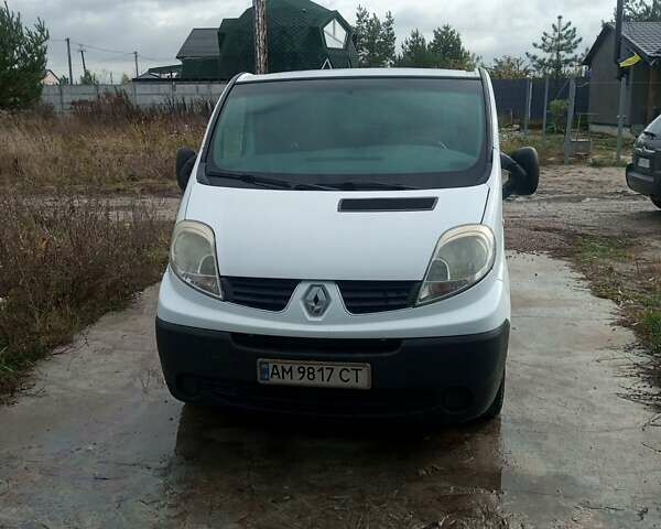 Рено Трафик 2009 в Киеве на Automoto.ua Белый Рено Трафик, объемом двигателя 2 л и пробегом 364 тыс. км за 7600 $, фото 1 на Automoto.ua