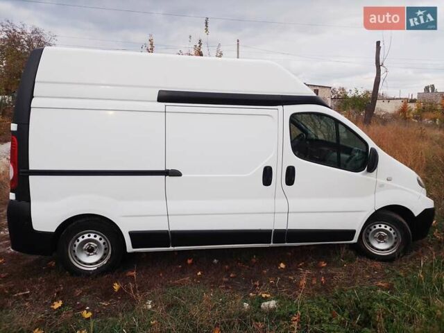 Белый Рено Трафик, объемом двигателя 2 л и пробегом 239 тыс. км за 9112 $, фото 1 на Automoto.ua