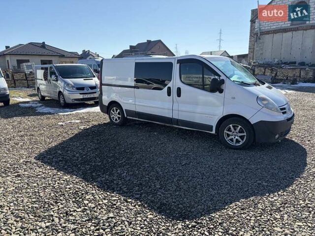 Белый Рено Трафик, объемом двигателя 2.5 л и пробегом 302 тыс. км за 7900 $, фото 1 на Automoto.ua