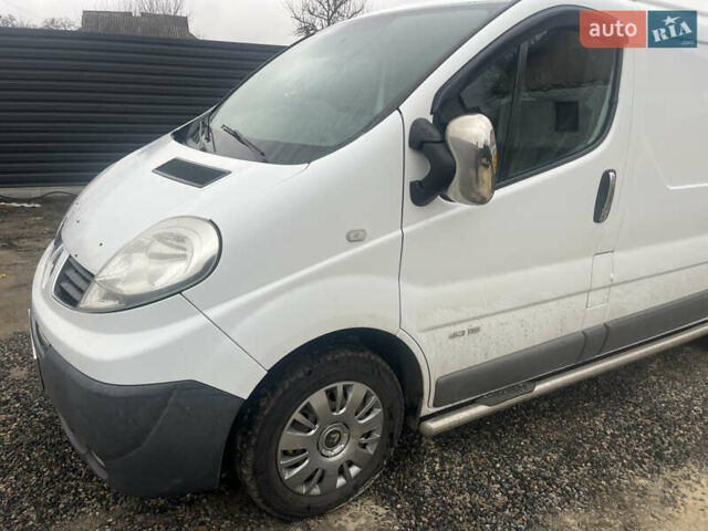 Белый Рено Трафик, объемом двигателя 0 л и пробегом 300 тыс. км за 10500 $, фото 1 на Automoto.ua