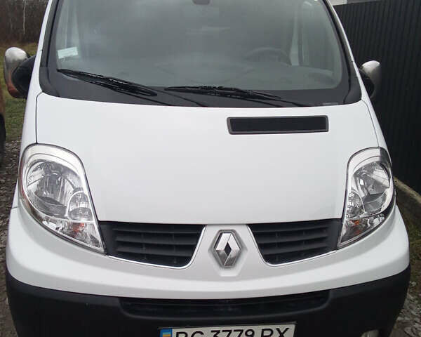 Белый Рено Трафик, объемом двигателя 2 л и пробегом 400 тыс. км за 10800 $, фото 1 на Automoto.ua