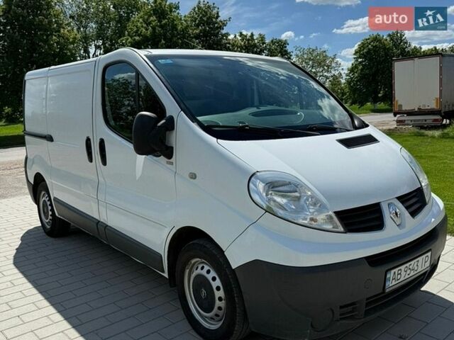 Белый Рено Трафик, объемом двигателя 2 л и пробегом 323 тыс. км за 8000 $, фото 1 на Automoto.ua