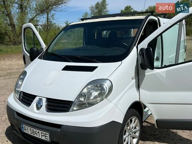 Белый Рено Трафик, объемом двигателя 2 л и пробегом 396 тыс. км за 8500 $, фото 1 на Automoto.ua