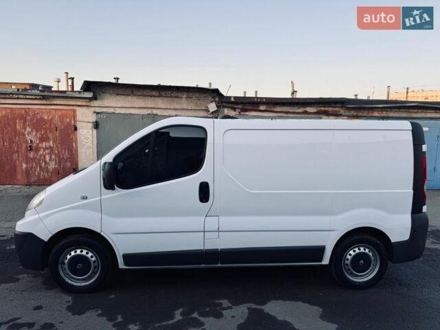 Белый Рено Трафик, объемом двигателя 2 л и пробегом 290 тыс. км за 9700 $, фото 1 на Automoto.ua
