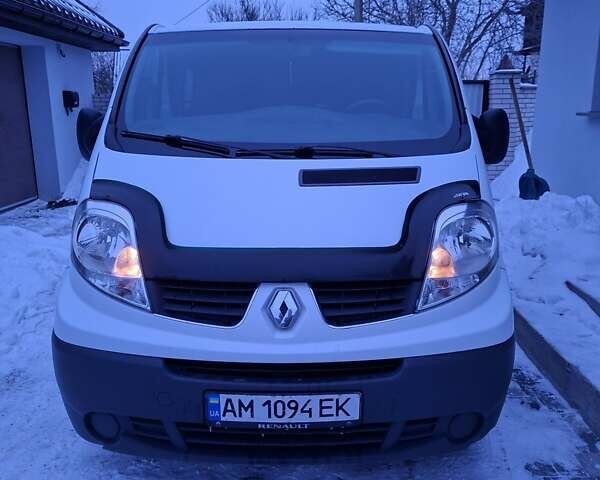 Білий Рено Трафік, об'ємом двигуна 2 л та пробігом 438 тис. км за 9000 $, фото 1 на Automoto.ua