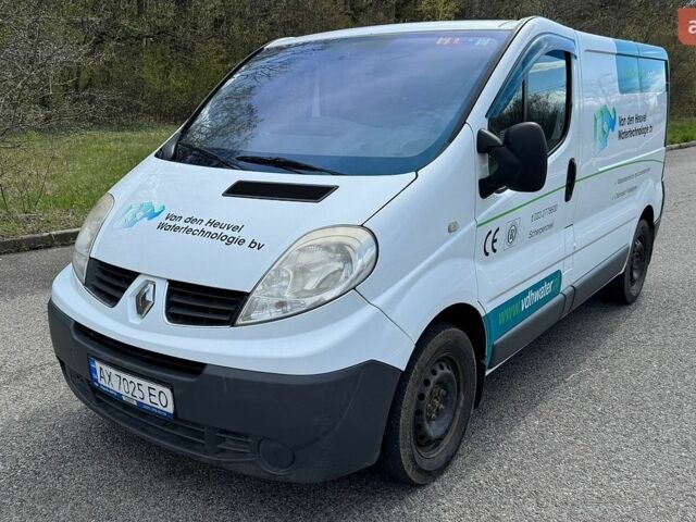 Білий Рено Трафік, об'ємом двигуна 2 л та пробігом 370 тис. км за 8000 $, фото 1 на Automoto.ua