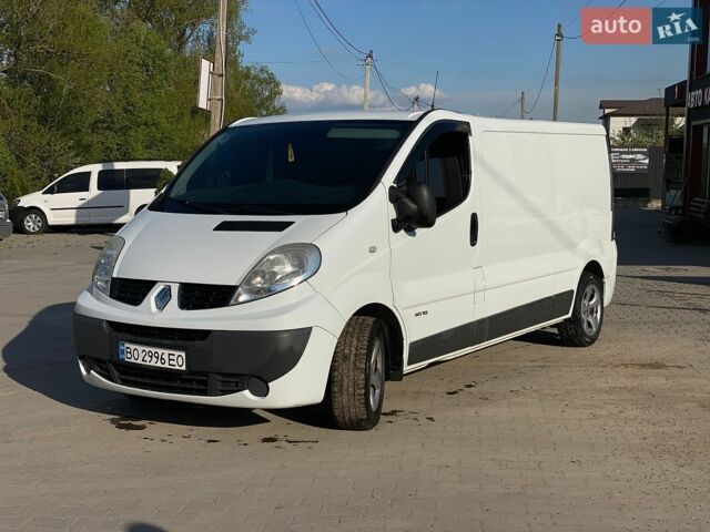 Белый Рено Трафик, объемом двигателя 2 л и пробегом 400 тыс. км за 9200 $, фото 1 на Automoto.ua