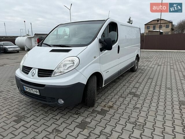 Белый Рено Трафик, объемом двигателя 2 л и пробегом 370 тыс. км за 8999 $, фото 1 на Automoto.ua