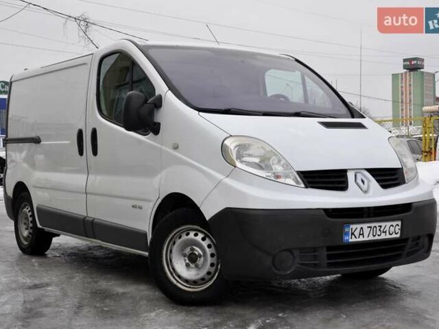 Белый Рено Трафик, объемом двигателя 2 л и пробегом 319 тыс. км за 7999 $, фото 1 на Automoto.ua