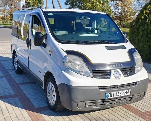 Білий Рено Трафік, об'ємом двигуна 2 л та пробігом 400 тис. км за 11000 $, фото 1 на Automoto.ua