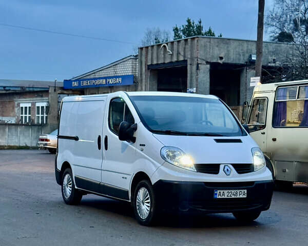 Белый Рено Трафик, объемом двигателя 2 л и пробегом 205 тыс. км за 10700 $, фото 1 на Automoto.ua