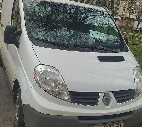 Белый Рено Трафик, объемом двигателя 2 л и пробегом 194 тыс. км за 8900 $, фото 1 на Automoto.ua