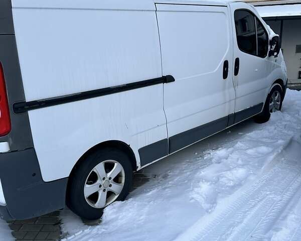 Білий Рено Трафік, об'ємом двигуна 2 л та пробігом 420 тис. км за 9500 $, фото 1 на Automoto.ua