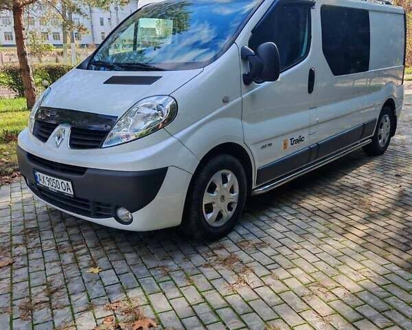 Белый Рено Трафик, объемом двигателя 2 л и пробегом 199 тыс. км за 11900 $, фото 1 на Automoto.ua