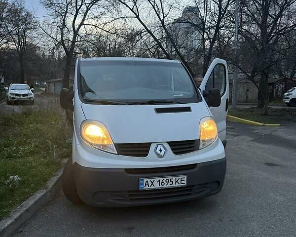 Белый Рено Трафик, объемом двигателя 2 л и пробегом 275 тыс. км за 13000 $, фото 1 на Automoto.ua