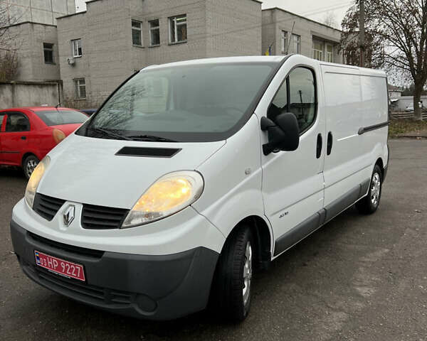 Белый Рено Трафик, объемом двигателя 2 л и пробегом 234 тыс. км за 12100 $, фото 1 на Automoto.ua