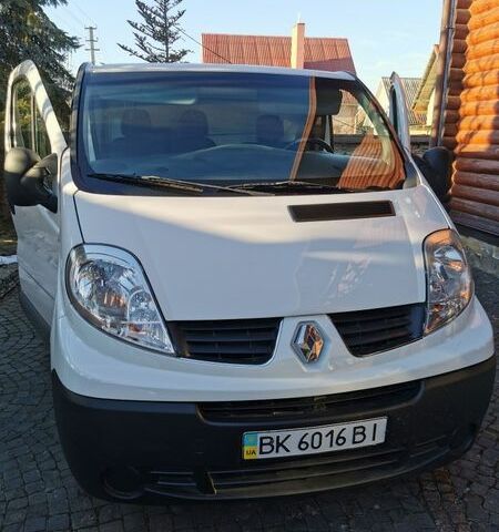 Белый Рено Трафик, объемом двигателя 2 л и пробегом 299 тыс. км за 11000 $, фото 1 на Automoto.ua