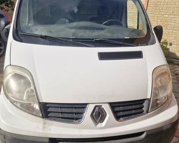 Белый Рено Трафик, объемом двигателя 2 л и пробегом 245 тыс. км за 8500 $, фото 1 на Automoto.ua