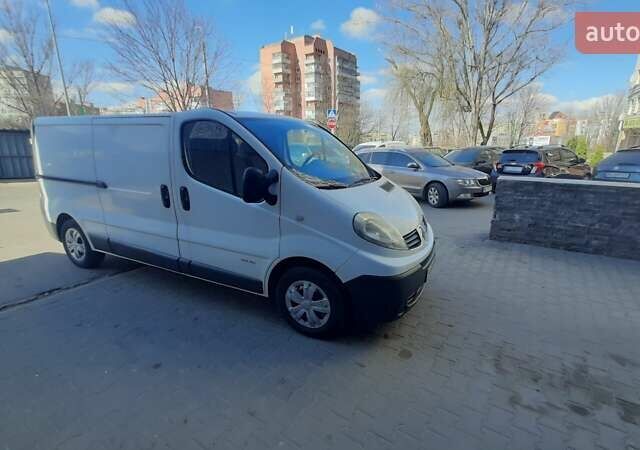 Белый Рено Трафик, объемом двигателя 2 л и пробегом 305 тыс. км за 9999 $, фото 1 на Automoto.ua