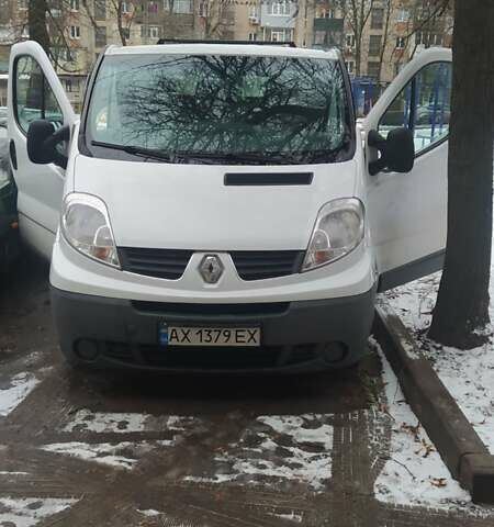 Белый Рено Трафик, объемом двигателя 2 л и пробегом 208 тыс. км за 12500 $, фото 1 на Automoto.ua