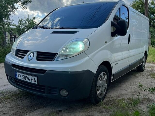 Белый Рено Трафик, объемом двигателя 2 л и пробегом 320 тыс. км за 11000 $, фото 1 на Automoto.ua