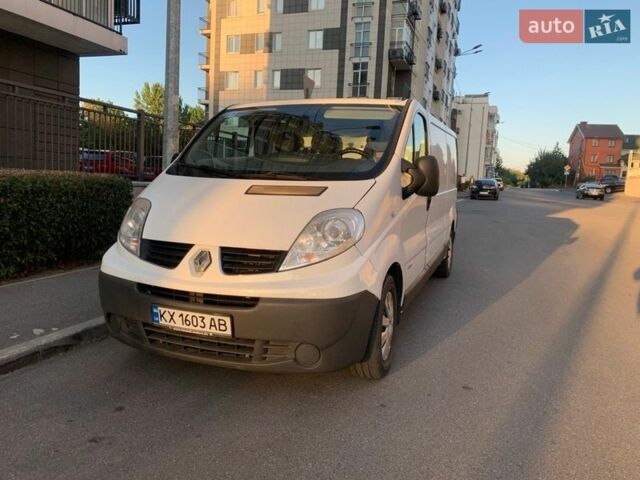 Белый Рено Трафик, объемом двигателя 2 л и пробегом 229 тыс. км за 10900 $, фото 1 на Automoto.ua