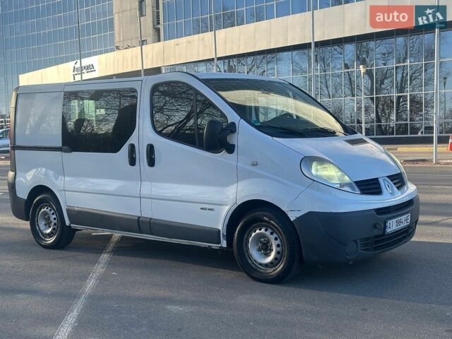 Белый Рено Трафик, объемом двигателя 2 л и пробегом 300 тыс. км за 8600 $, фото 1 на Automoto.ua