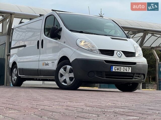 Белый Рено Трафик, объемом двигателя 2 л и пробегом 160 тыс. км за 13700 $, фото 1 на Automoto.ua