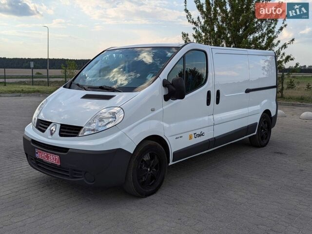 Белый Рено Трафик, объемом двигателя 2 л и пробегом 174 тыс. км за 12600 $, фото 1 на Automoto.ua