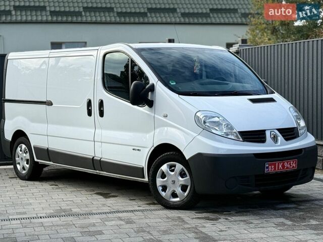 Белый Рено Трафик, объемом двигателя 2 л и пробегом 179 тыс. км за 12700 $, фото 1 на Automoto.ua