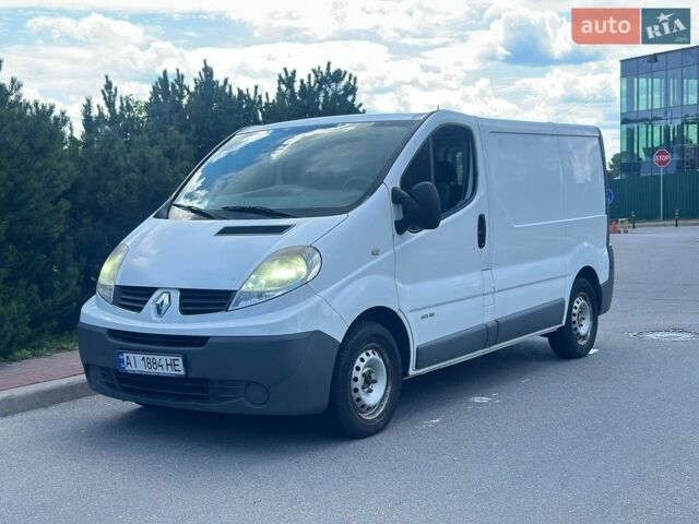 Белый Рено Трафик, объемом двигателя 2 л и пробегом 300 тыс. км за 8600 $, фото 1 на Automoto.ua