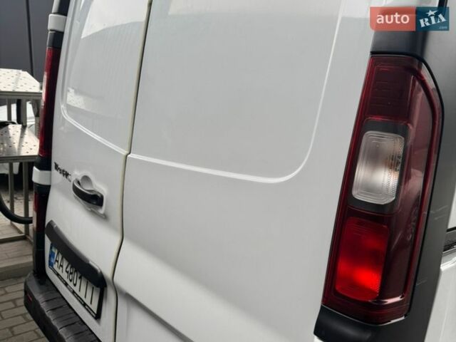 Белый Рено Трафик, объемом двигателя 1.6 л и пробегом 274 тыс. км за 10900 $, фото 1 на Automoto.ua