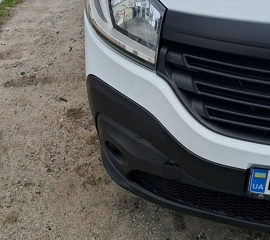 Белый Рено Трафик, объемом двигателя 1.6 л и пробегом 270 тыс. км за 13700 $, фото 1 на Automoto.ua
