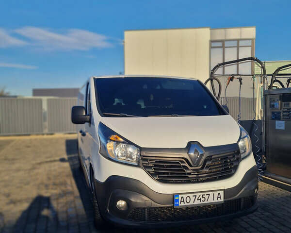 Белый Рено Трафик, объемом двигателя 1.6 л и пробегом 155 тыс. км за 15000 $, фото 1 на Automoto.ua